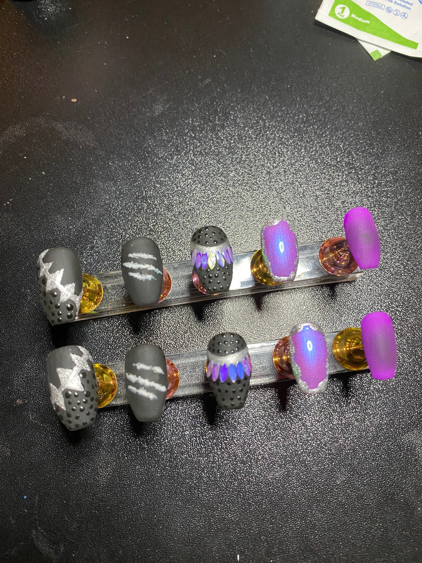 (SB) Custom Press on Nails (Free Hand Only)